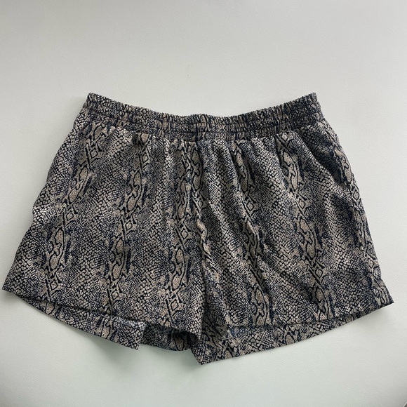 Veronica M Black and Tan Snakeskin Print Shorts - Picture 1 of 4